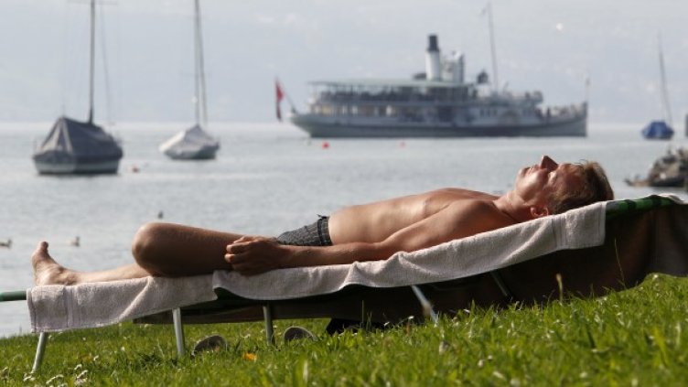 Стоенето на слънце е лесен начин да се преборите с умората. Снимка: Reuters