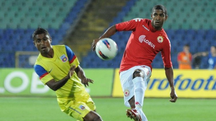 Адемар ще отсъства от терените за 6 месеца. Снимка: Булфото