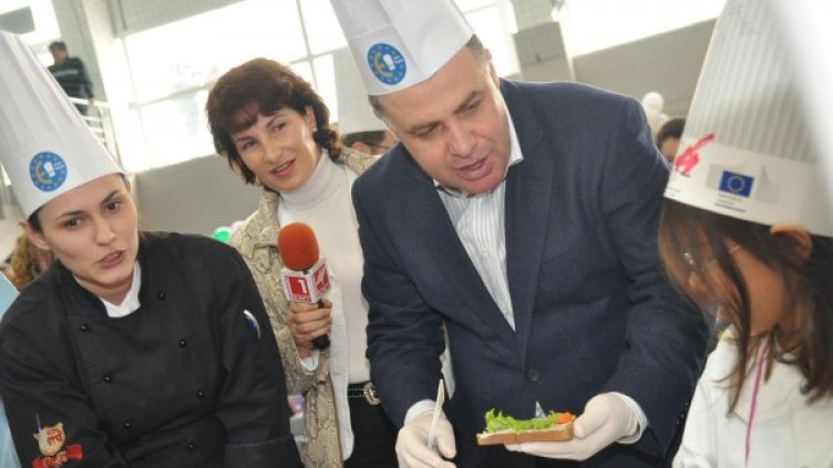 Мирослав Найденов препоръча домашните козунаци. Снимка: Булфото