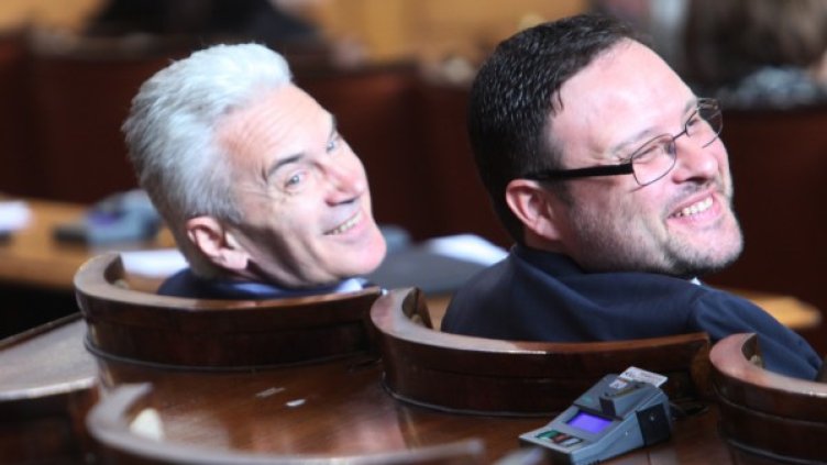 "Атака" щастлива от подкрепата си за БСП. Снимка: Impact Press Group