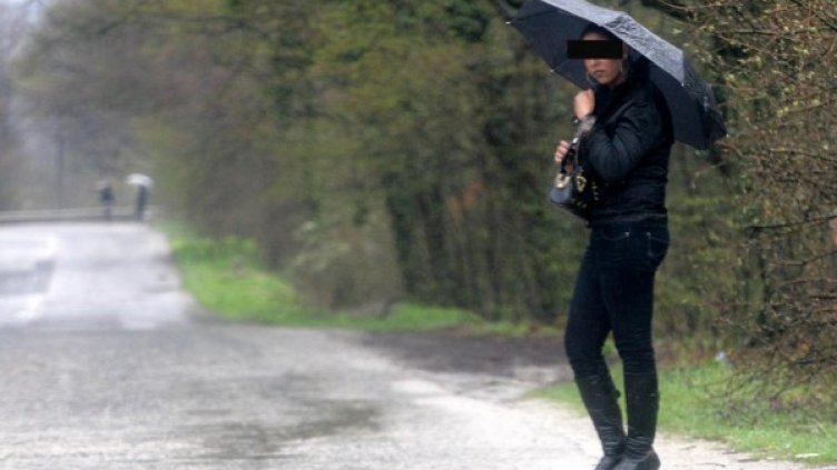 До дни жриците се захващат с пролетното почистване. Снимка: Impact Press Group