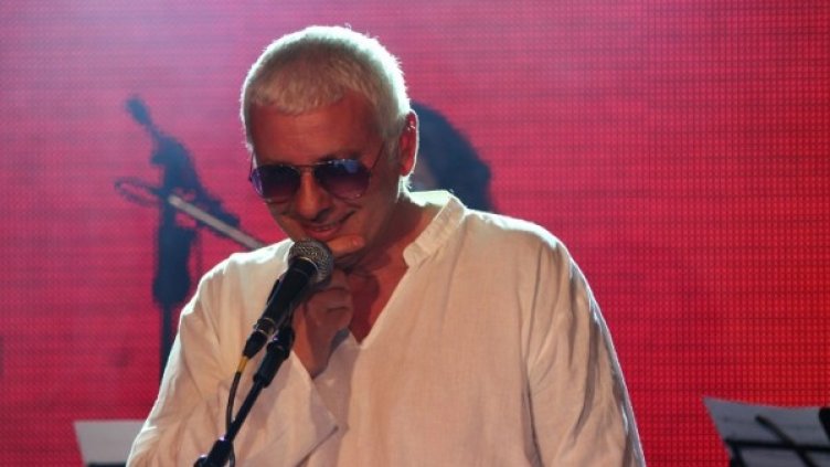 Стенли направи акустични версии на най-добрите си песни, Снимкa: Dnes.bg
Чухме аранжименти на песни с три цигулки, Снимка: Dnes.bg
Разходихме се и из слънчогледовите поля, Снимка: Dnes.bg