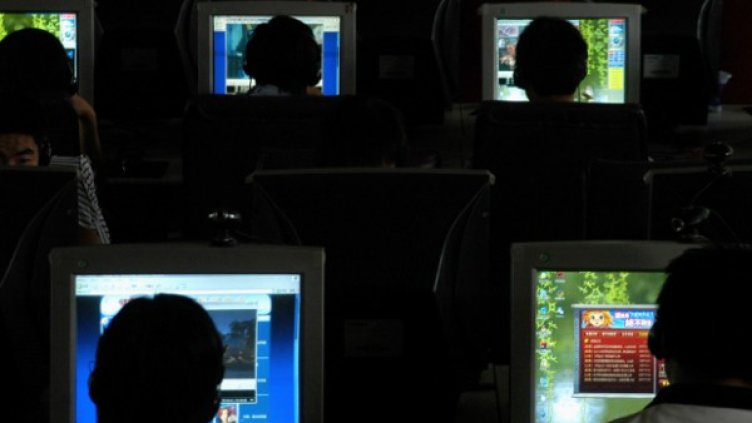 Сайт за запознанства, известен в Белгия и Франция, ще започне да действа и офлайн. Снимка: архив, Reuters