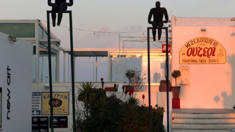 Бизнесменът бил впечатлен от Санторини. Снимка: Reuters