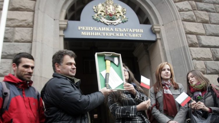 Природозащитниците с брадвата. Снимка: БТА