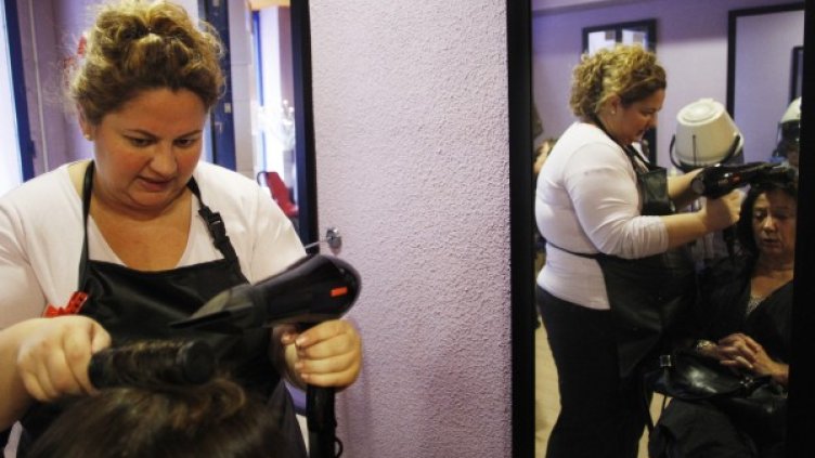 Eвропейският съюз ще забрани на фризьорките да носят високи токчета. Снимка: архив, Reuters