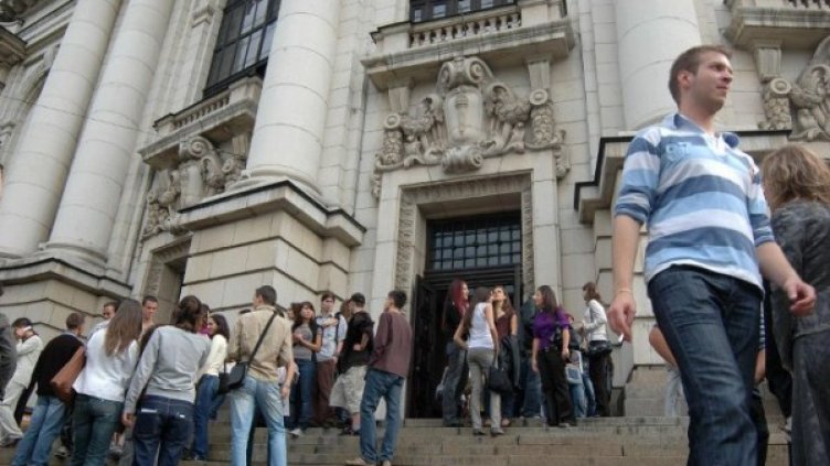 Както и да се смятат разходите на месец за един студент, все се получават 400-500 лева. Снимка: архив, Булфото