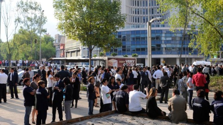 Трус с магнитуд 7 разлюля високите сгради в мексиканската столица. Снимка: Reuters