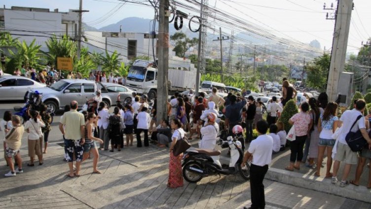 Петима души са починали след силното земетресение край Индонезия. Снимка: Reuters