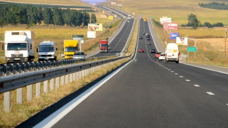 Пътните настилки на повечето места са сухи. Снимка: архив Булфото