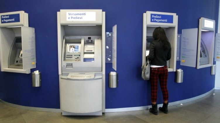 Българите са арестувани заради източване на карти. Снимка: Reuters