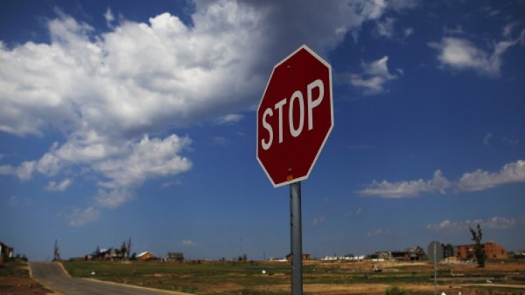 Физикът всъщност спрял на знака. Снимка: Reuters