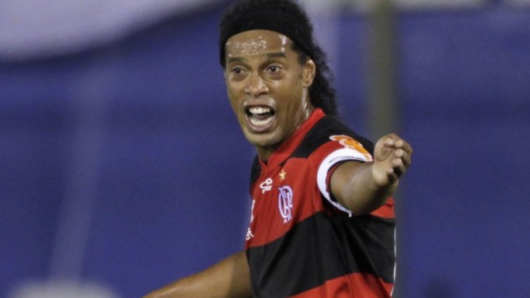 Роналдиньо ще трябва да си търси нов агент. Снимка: Reuters