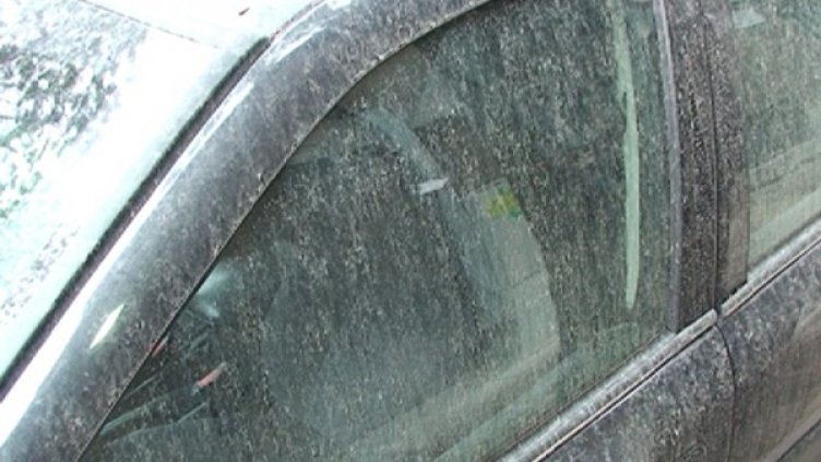 Автомивките бяха най-доволни от калния дъжд. Снимка: Dnes.bg