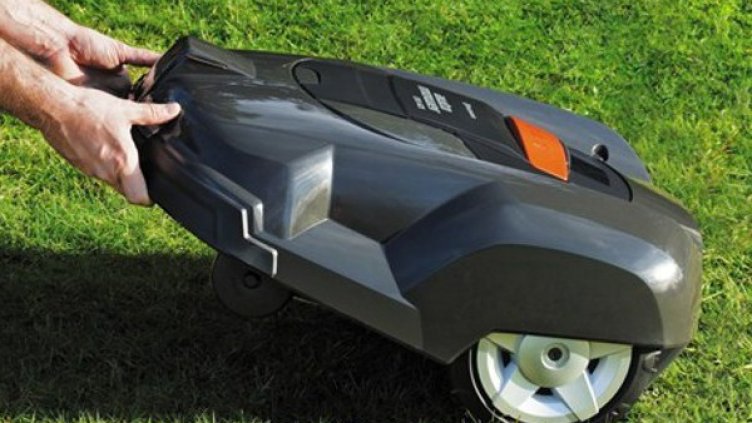 Косачката, която сама върши всичко. Снимка: Husqvarna