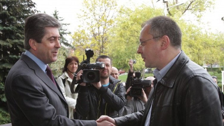 Първанов и Станишев за първи път заедно на партиен форум след заявката за лидерската битка: Снимка: БТА