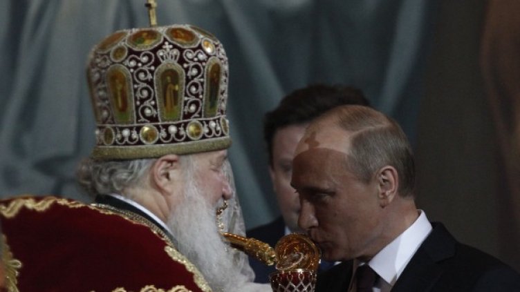 Патриарх Кирил и Владимир Путин на Великденската служба. Снимка: Reuters