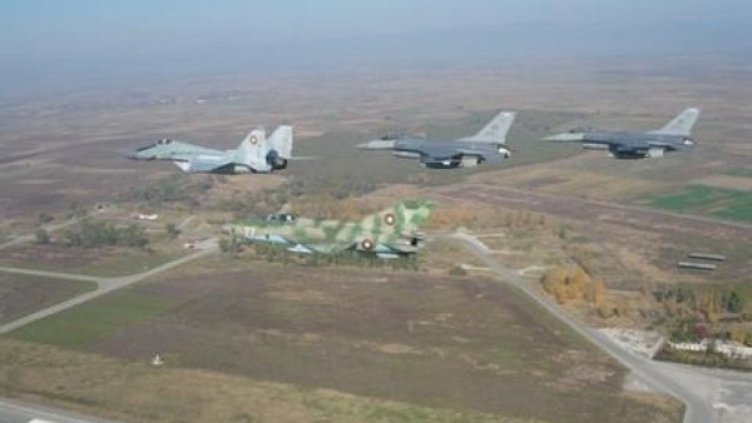 Снимка: Авиобаза Граф Игнатиево