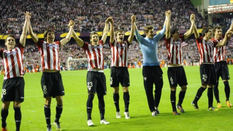 Играчите на Атлетик Билбао празнуват класирането на финал в Лига Европа. Снимка: Reuters
