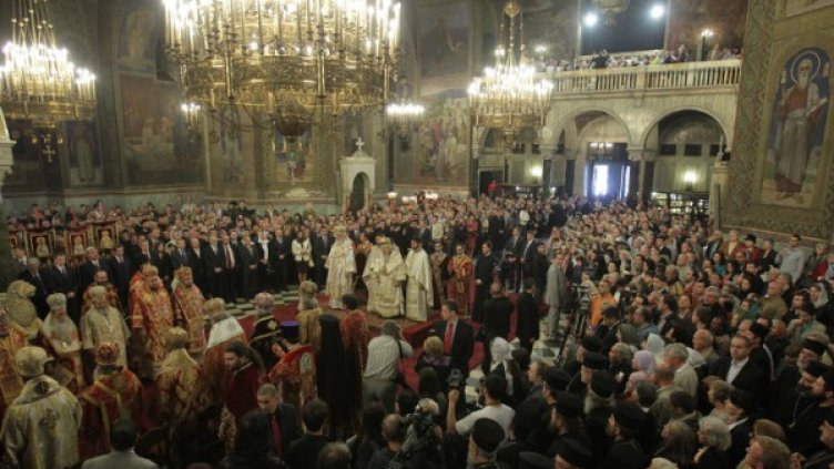Патриарх Максим и патриарх Кирил отслужиха Божествена света литургия. Снимка: БТА
