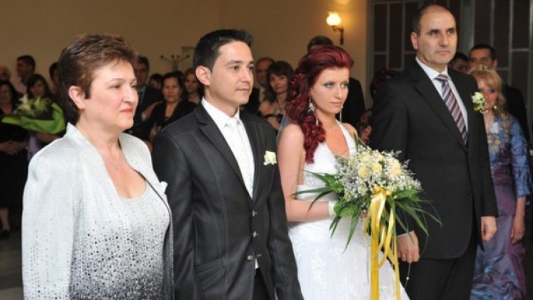 Кристалина Георгиева и Цветан Цветанов кумуваха на сватбата на пожарникаря Тихомир Нинов. Снимка: БТА