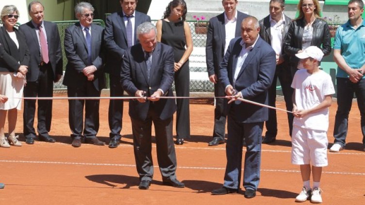 Поредната прерязана лента за премиера. Снимка: БТА