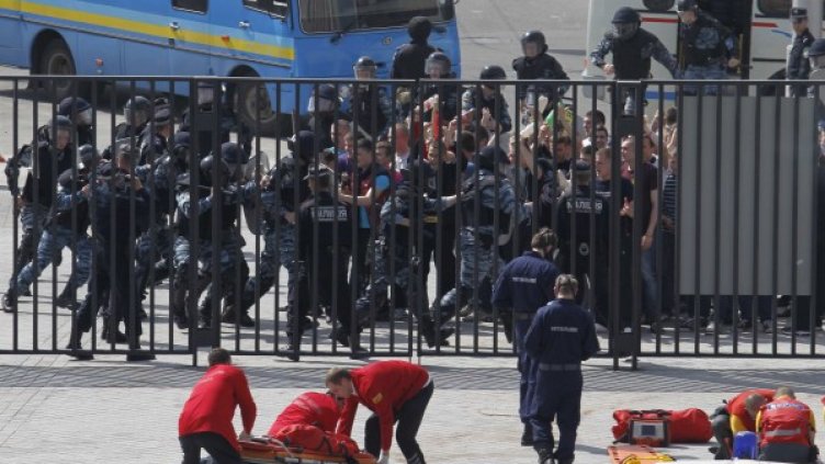 Полицията в Украйна по време на тренировка за сблъсъци по време на Евро 2012. Снимка: Reuters