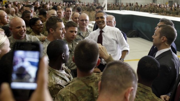 Барак Обама във военната база в Баграм, Афганистан. Снимка: Reuters