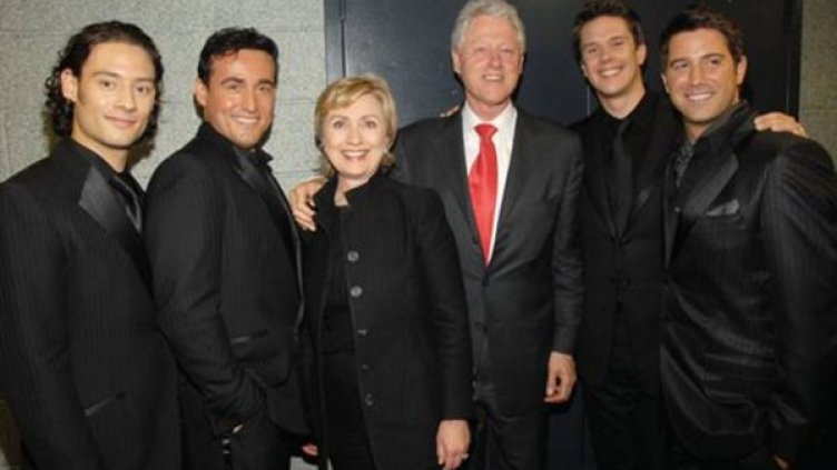 Бил и Хилъри Клинтън са били сред ВИП гостите на групата. Снимка: Болкан Ентъртеймънт