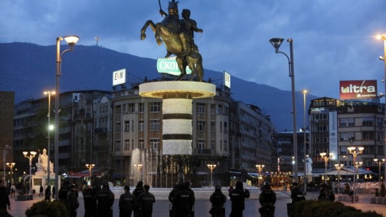 Паметникът на Александър Македонски в центъра на Скопие. Снимка: Reuters