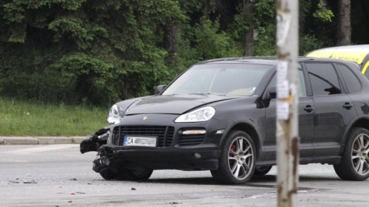 Катастрофиралото Порше. Снимка: Булфото