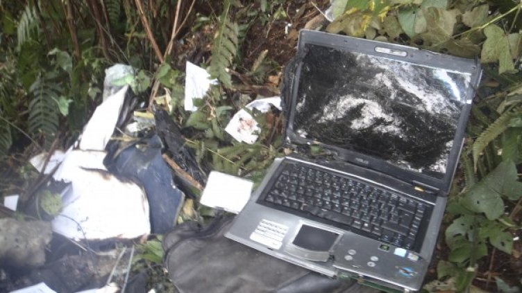 Отломки и вещи на пътниците от разбилия се самолет. Снимка: Reuters