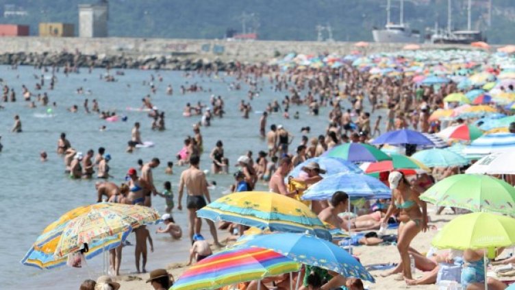 Докато замръзне обаче - всички на море. Снимка: Булфото