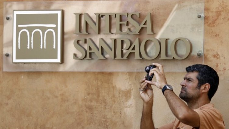 Intesa Sanpaolo е една от банките с намален рейтинг. Снимка: Ройтерс