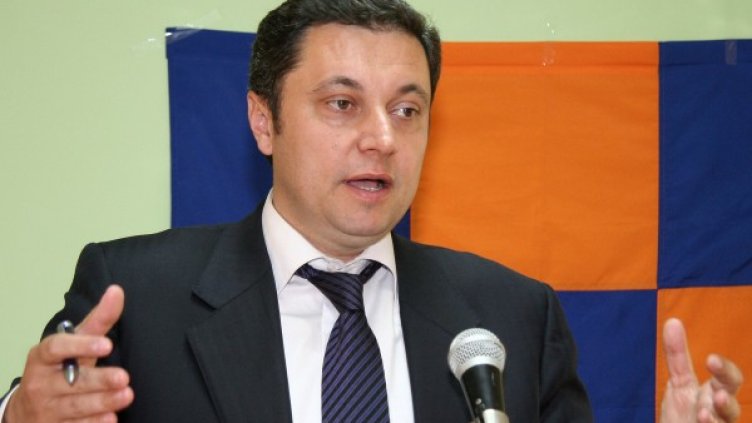 Яне Янев наложи решението си за нова комисия. Снимка: архив, БТА