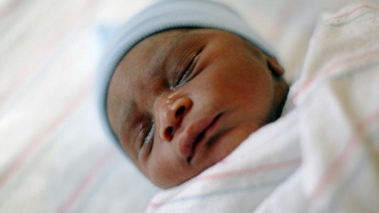 Поредното цветнокожо бебе, появило се на бял свят в болница в Бостън. Снимка: Reuters