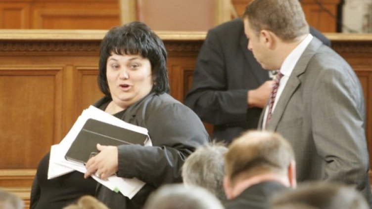 Искра Фидосова възмутена от действията на БСП в Сливен. Снимка: БТА