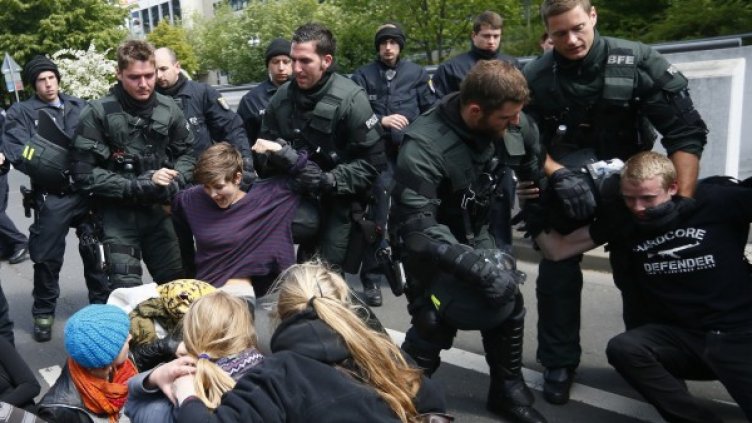 Във Франкфурт са арестувани 400 активисти на "Блокупирай". Снимка: Reuters