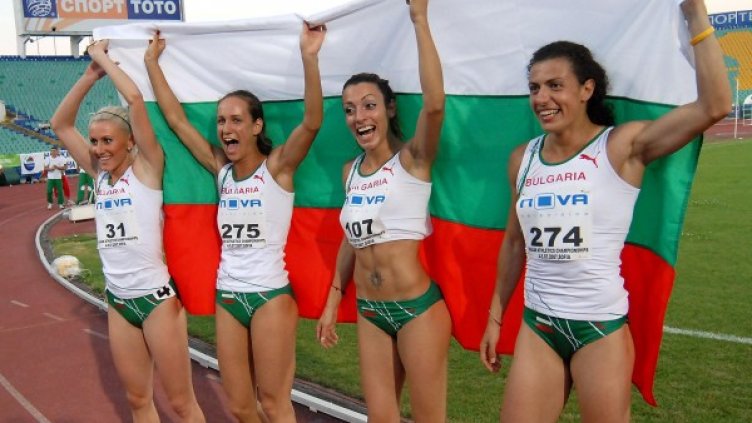 Инна Ефтимова (втората от ляво) едва ли ще има възможност да участва с щафетата ни на Олимпиадата. Снимка: архив, Булфото