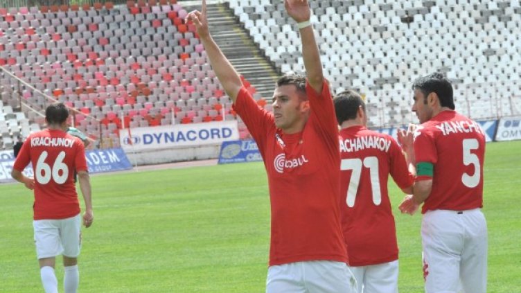 Мораеш заби хеттрик за победата на ЦСКА. Снимка: Булфото