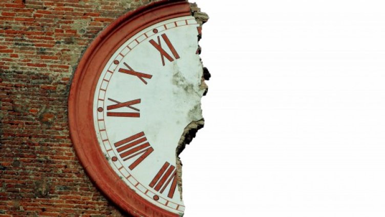 Рухнала е часовникова кула във Финале Емилия. Снимка: БТА