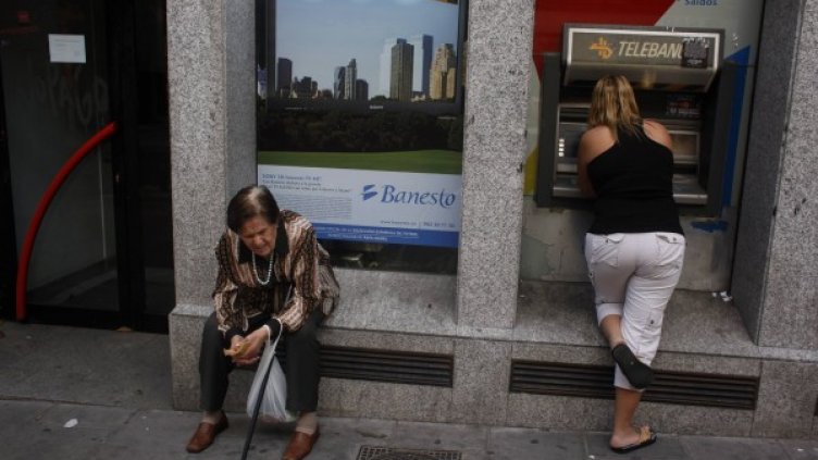 Атина отрича, че ще въведе лимит на тегленията. Снимка: Reuters