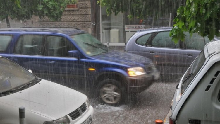 Бурята остави хиляди без ток. Снимка: архив Булфото