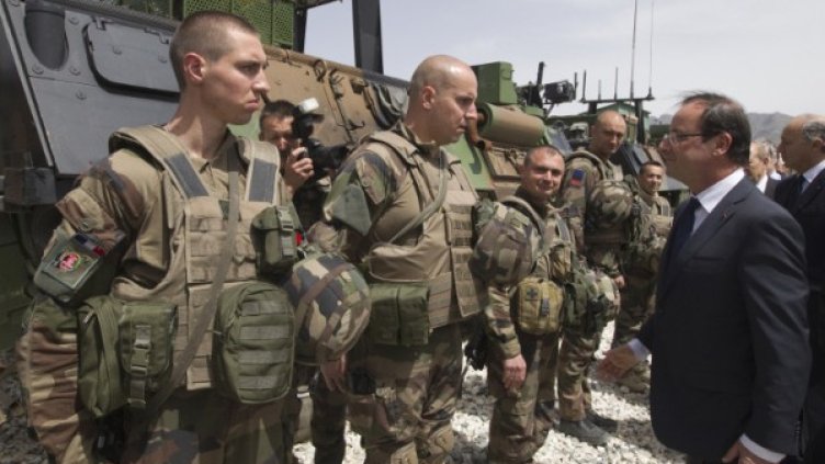 Изненадваща визита на Оланд в Афгатистан. Снимка: Reuters