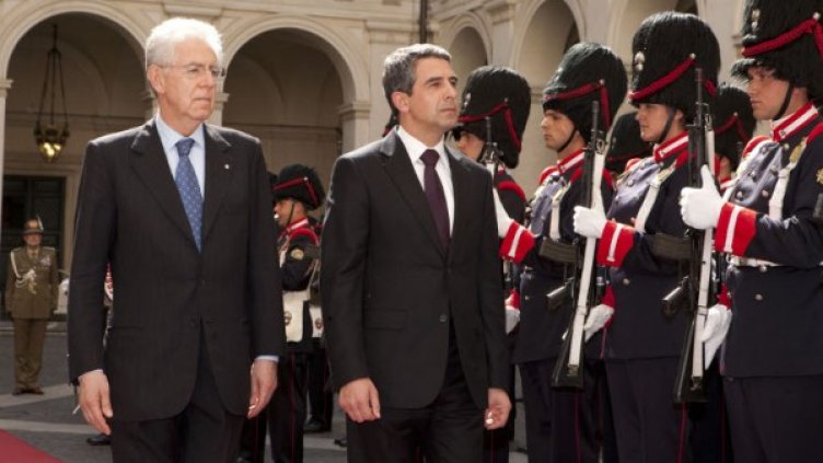 Президентът Плевнелиев с италианския премиер Монти. Снимка: president.bg