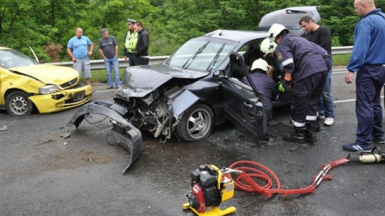 Катастрофата край Благоевград по чудо не взе жертви. Снимка: Булфото