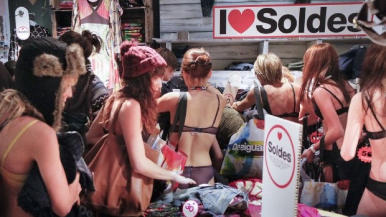 Само в Англия хроничните шопохолици са над 700 хиляди. Снимка: Reuters