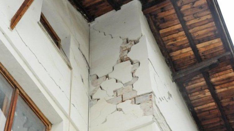 Евакуираха службите от 13-етажна сграда в Перник. Снимка: архив, Булфото