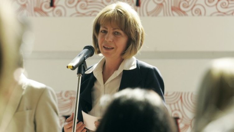 Столичният кмет Йорданка Фандъкова е категорична, че собствениците на пострадали сгради, не тряба да чакат само на помощите, а сами да започнат ремонта. Снимка: БТА