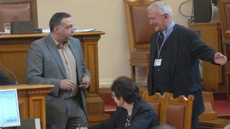 Депутатът Антон Кутев се извини на перничани. Снимка: архив, Булфото